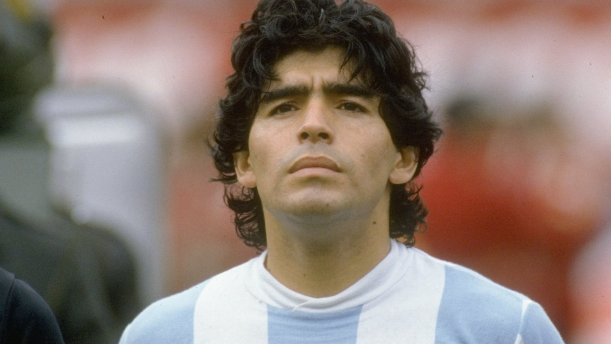 دييغو مارادونا: أسطورة كرة القدم الأرجنتينية